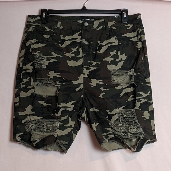 Fashion Nova Gone Fishing Distressed Shorts in Camoflauge Print size 2X - Picture 1 of 7
